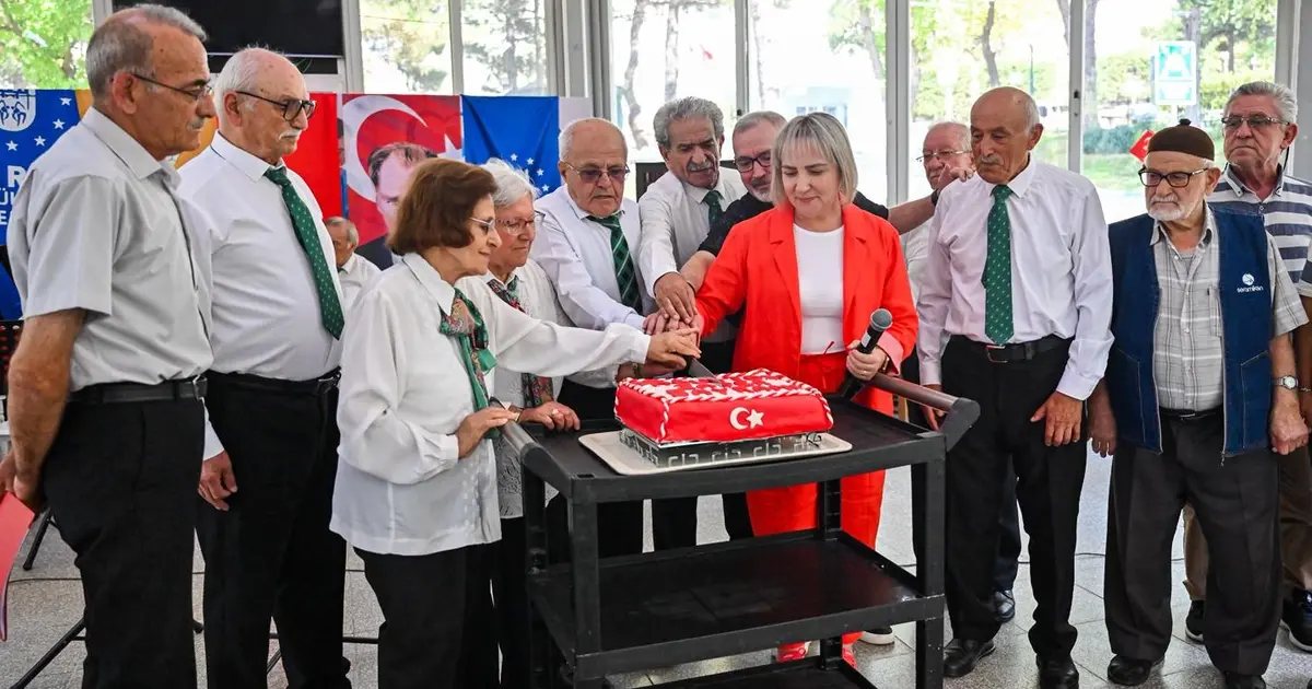 Bursa'da 7'den 70'e 30 Ağustos sevinci