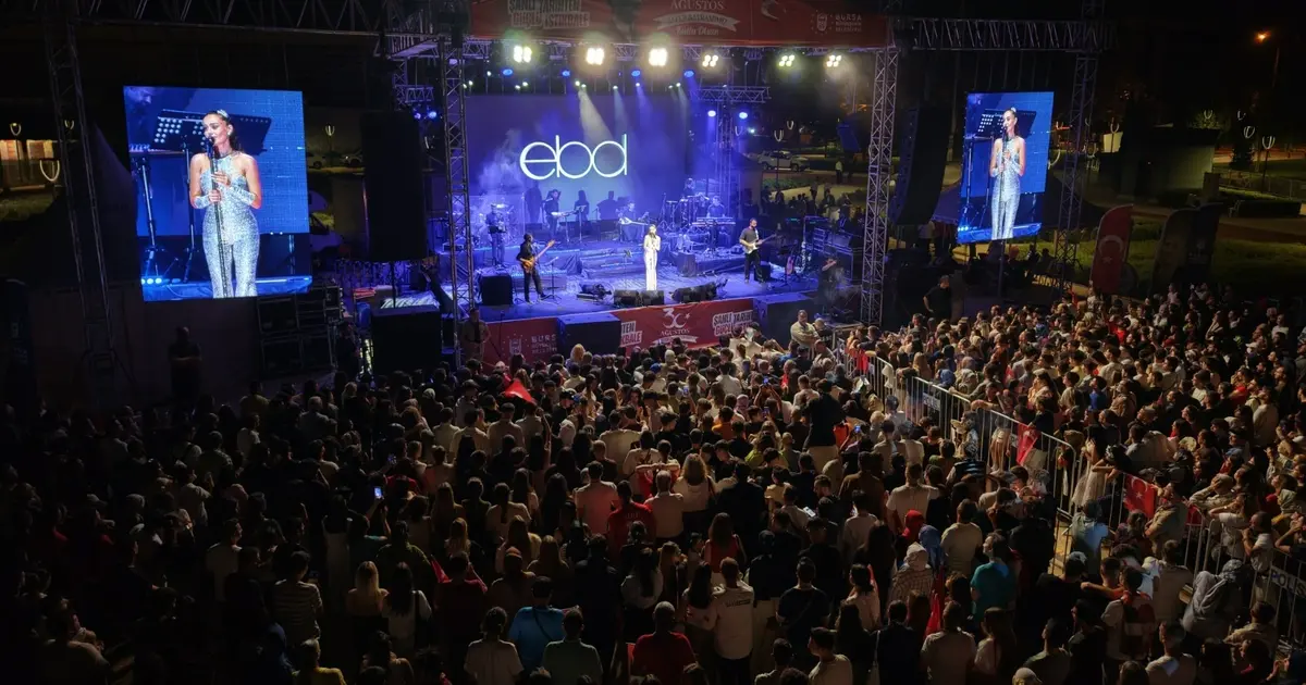 Bursa'da Zafer coşkusu Elif Buse Doğan ile doruğa çıktı
