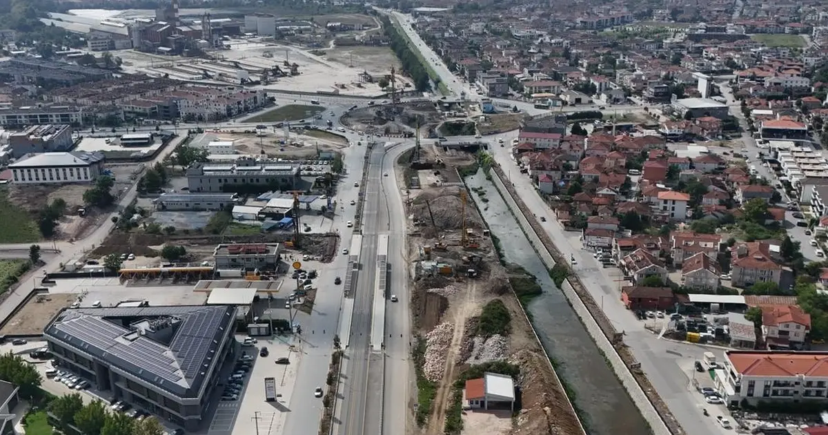 Sakarya'da Yazlık Kavşağı’nda trafiği rahatlatacak köprüde önemli aşama