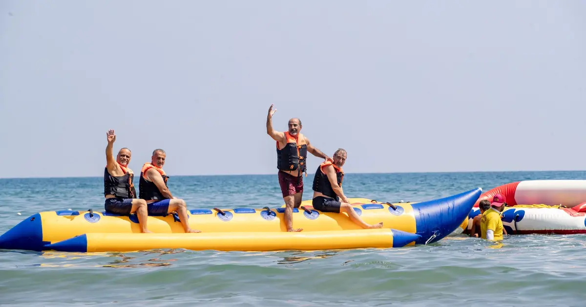 Mersin’de emekliler deniz keyfiyle buluştu