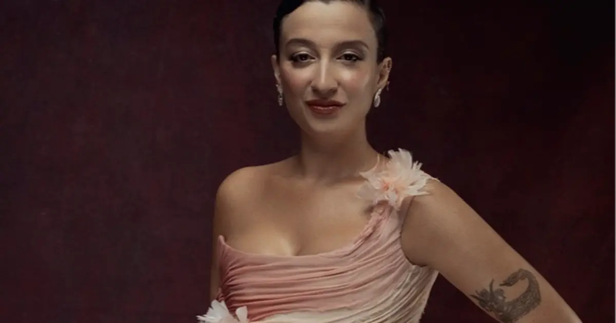 Melike Şahin'den yeni tekli "Ölmem Ölemem"