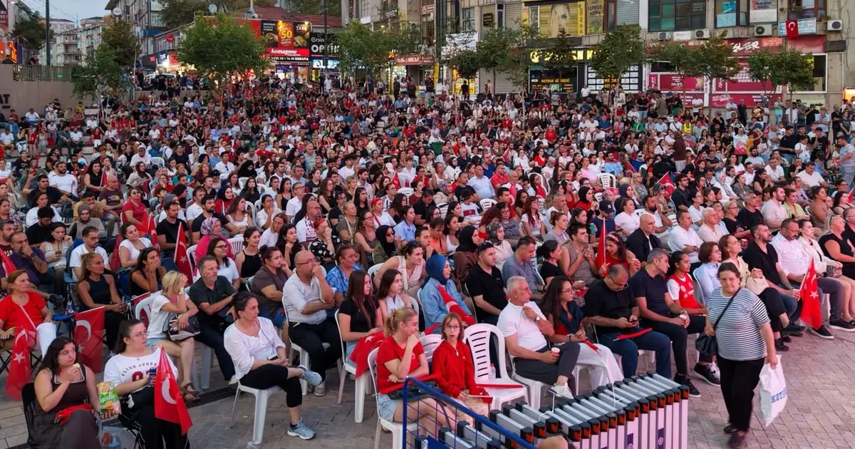 Filenin Sultanları’nın Avrupa Şampiyonluğu Maltepe’de dev ekranda kutlandı