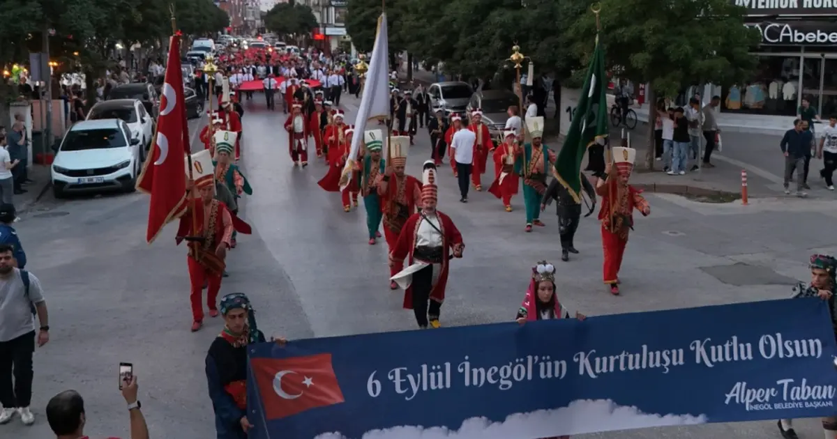 Bursa İnegöl’de 6 Eylül coşkusu caddelere taştı
