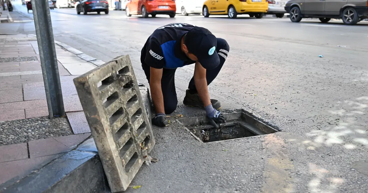 Manisa'da yağışlar öncesi ızgara temizliklerini hızlandırdı