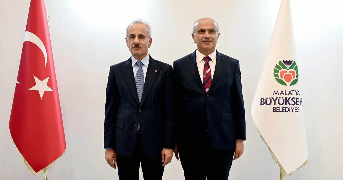 Bakan Uraloğlu'ndan Malatya'da Şehir Kütüphanesi'ne ziyaret