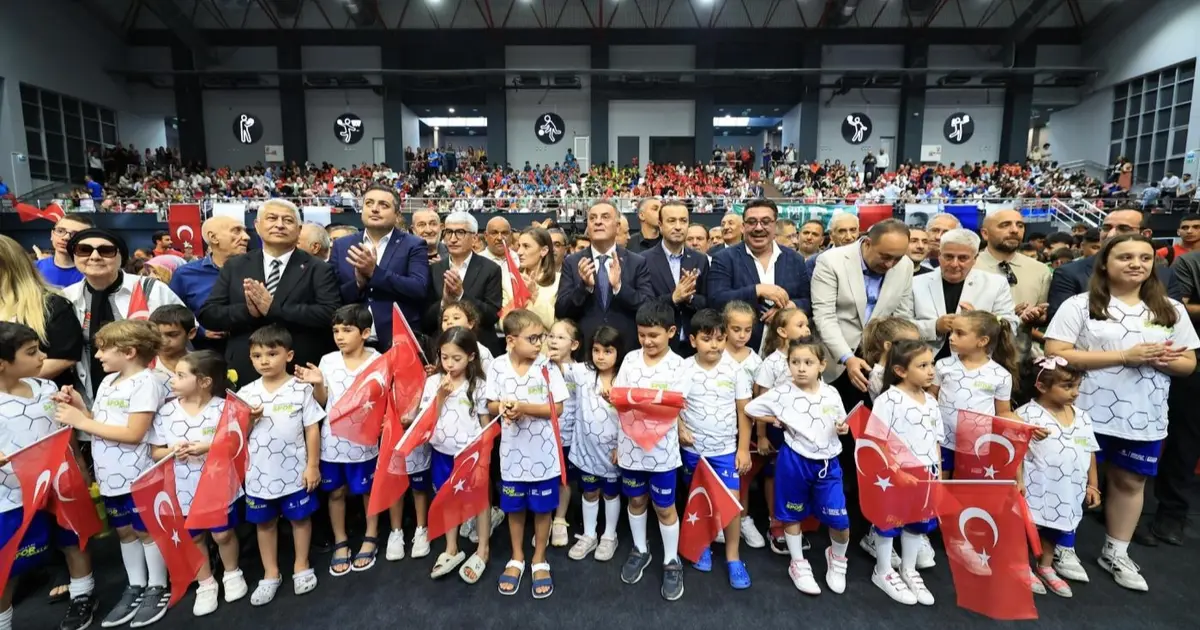 İBB Fatih Spor Kompleksi yeni çehresiyle açıldı - Spor Haberleri