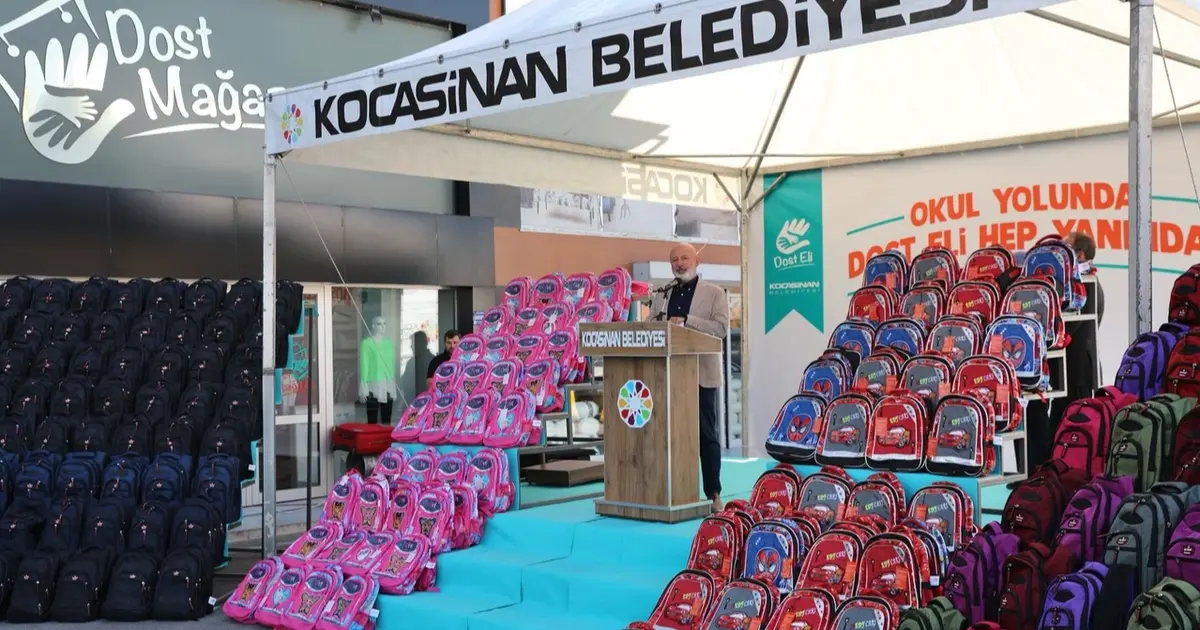 Kayseri Kocasinan'ın Dost Market'i kırtasiye desteği sundu