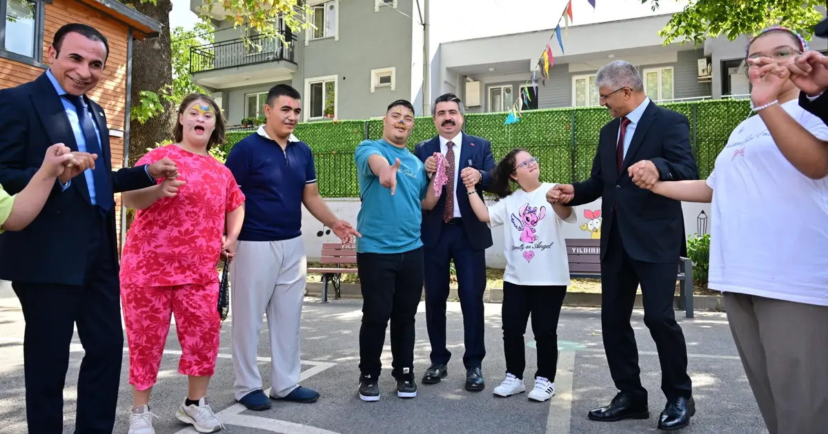Bursa Yıldırım'da özel öğrencilerin heyecanına ortak oldu