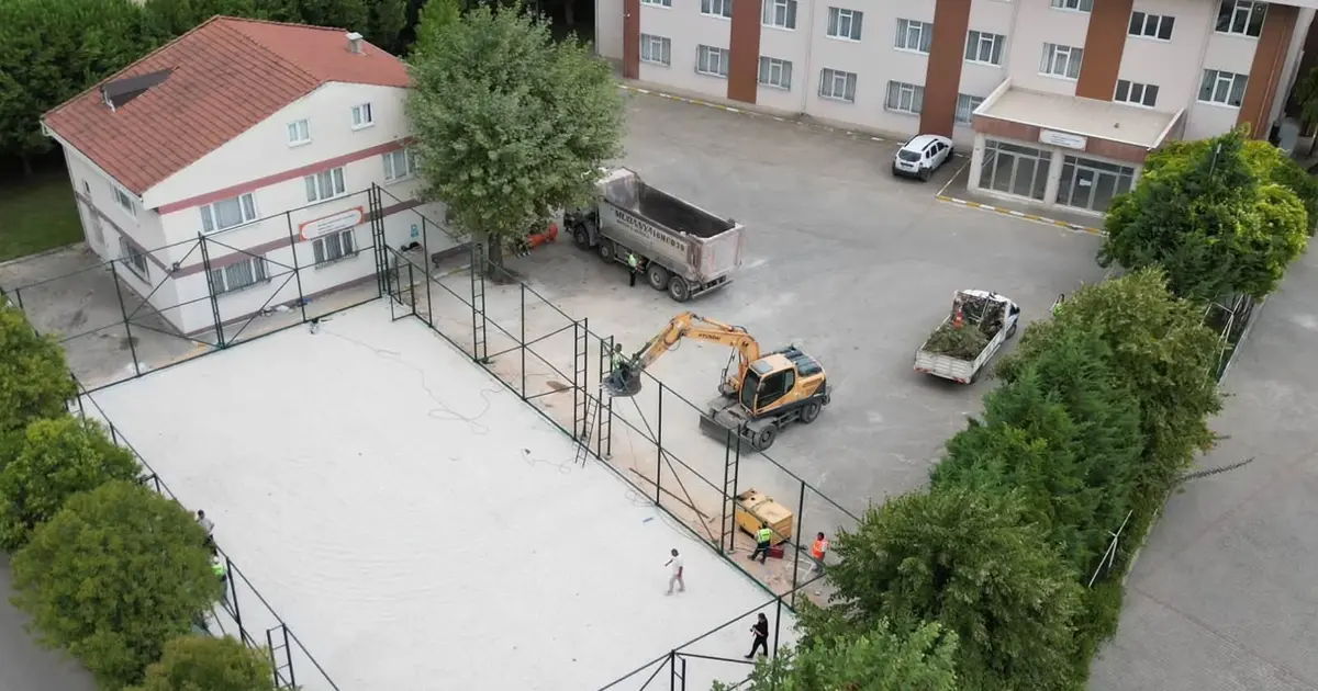 İnegöl'de Mediha Hayri Çelik Fen Lisesi’ne semt sahası