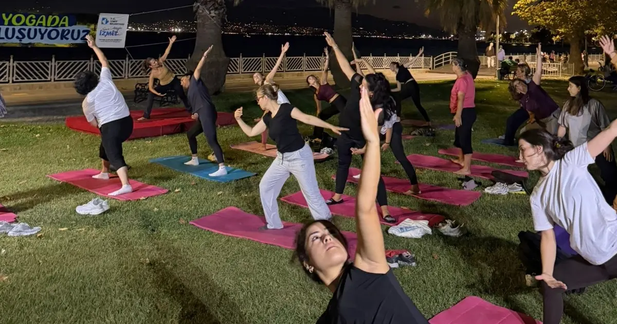 “Nefes Al İzmit ”yoga programı Plaj Yolu’nda gerçekleştirildi