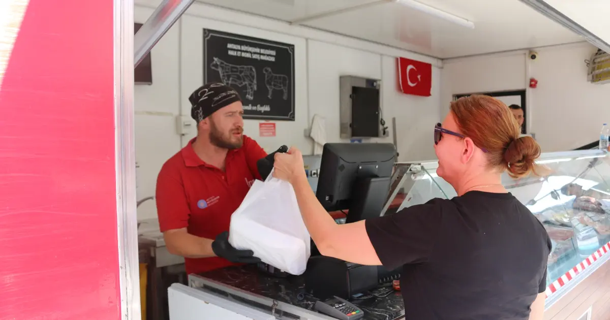 Antalya’da Halk Et Mobil Tırı ilçelerde yoğun ilgi görüyor
