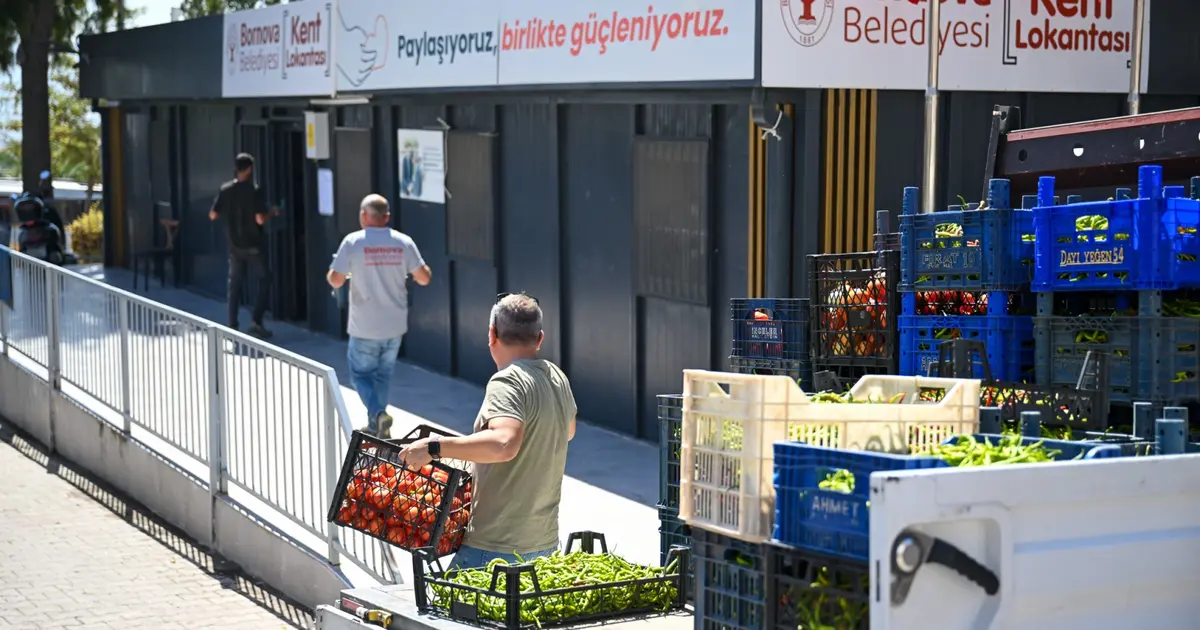 İzmir Bornova’da Dayanışma Tarlası sofralara bereket taşıyor