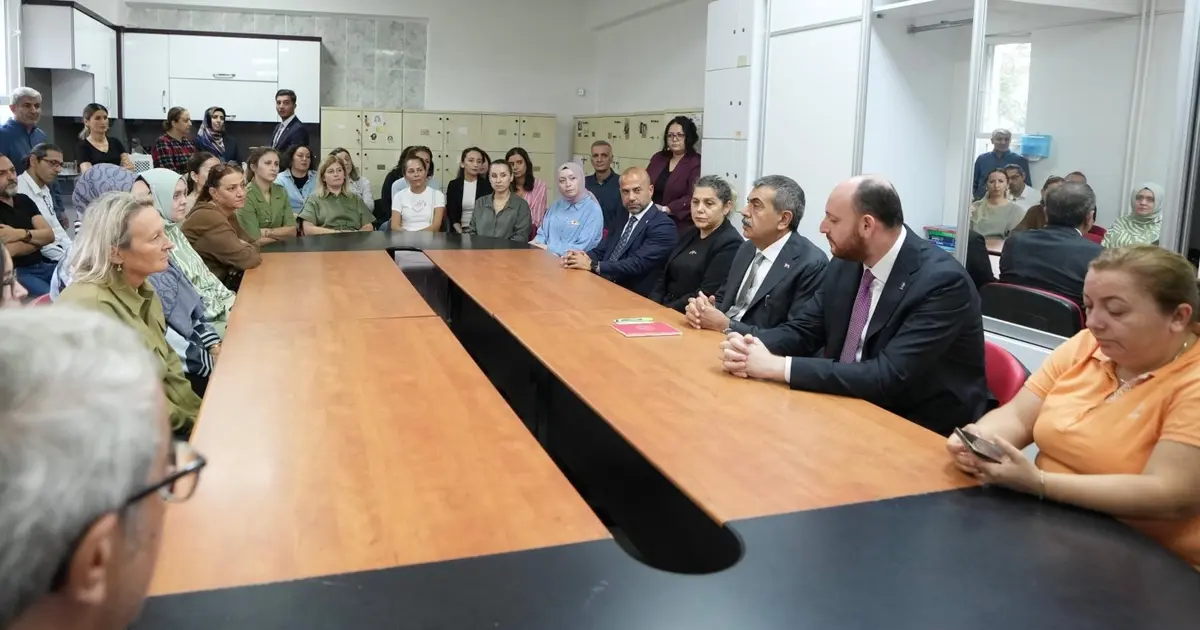 Bakan Tekin'dan Yalova'da okul ziyareti