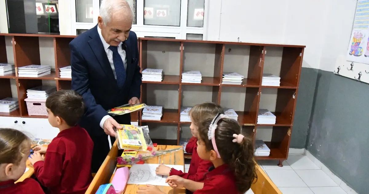 Edirne Keşan'da minik öğrencilere kırtasiye desteği