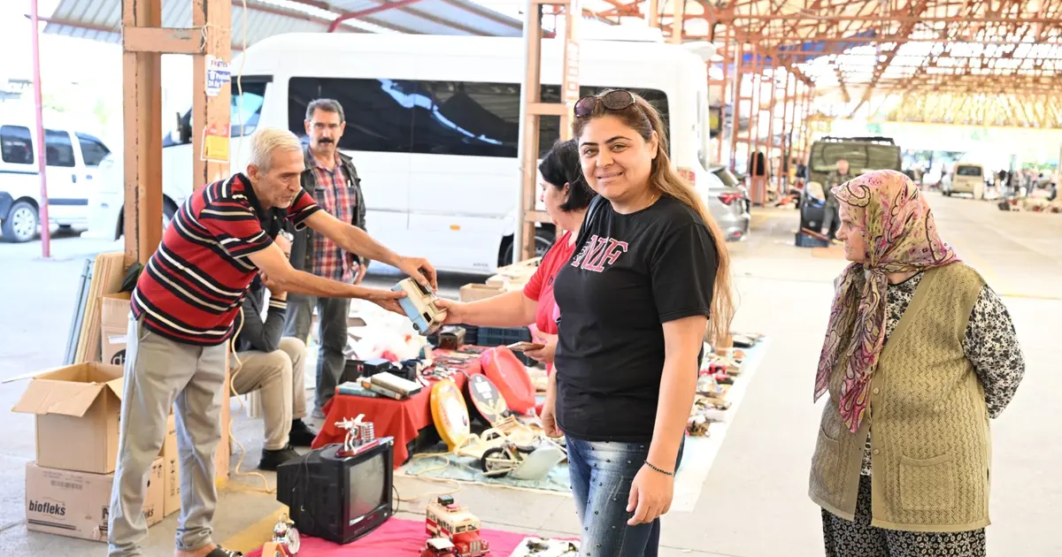 Manisa'da ikinci el eşya pazarı yeni yerinde