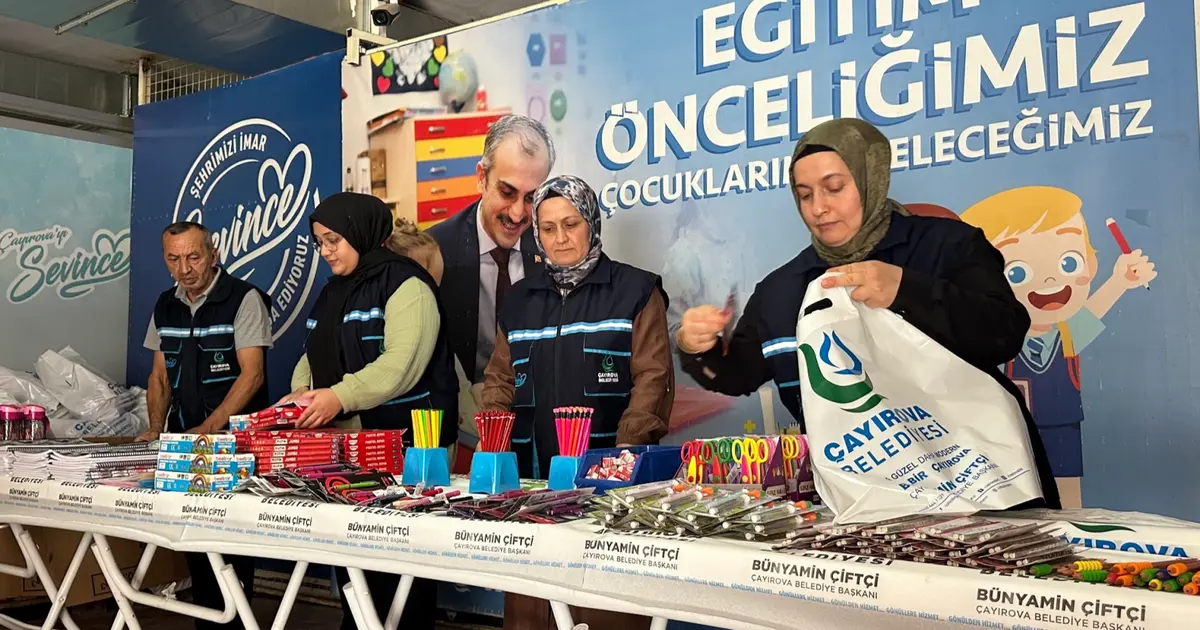 Çayırova'dan öğrencilere kırtasiye desteği