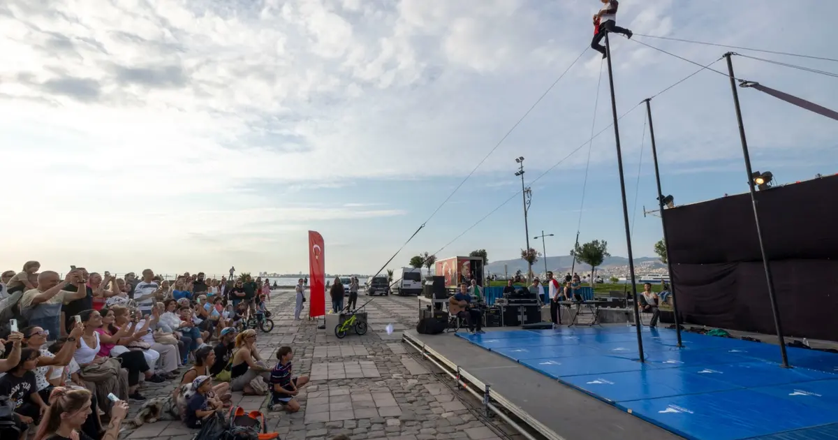 İzmir Gündoğdu Meydanı'nda sanat dolu buluşma