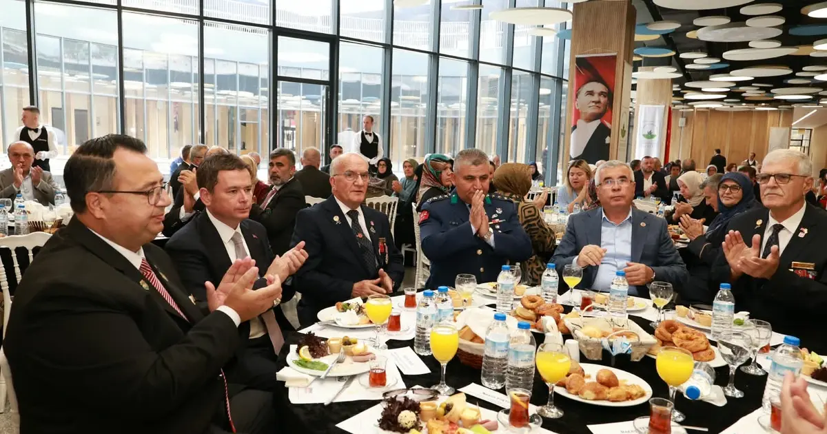 Bursa Osmangazi’de gaziler aynı sofrada