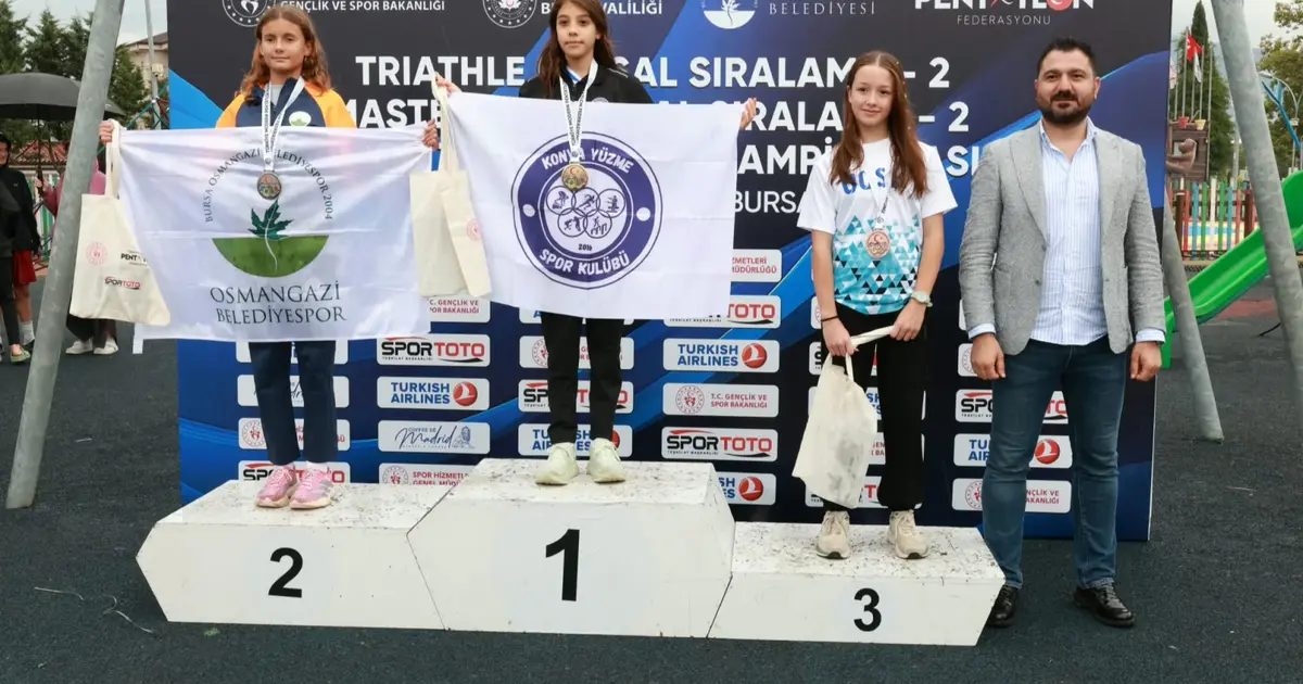 Bursa Osmangazili kardeşler aynı kürsüde ödül aldı