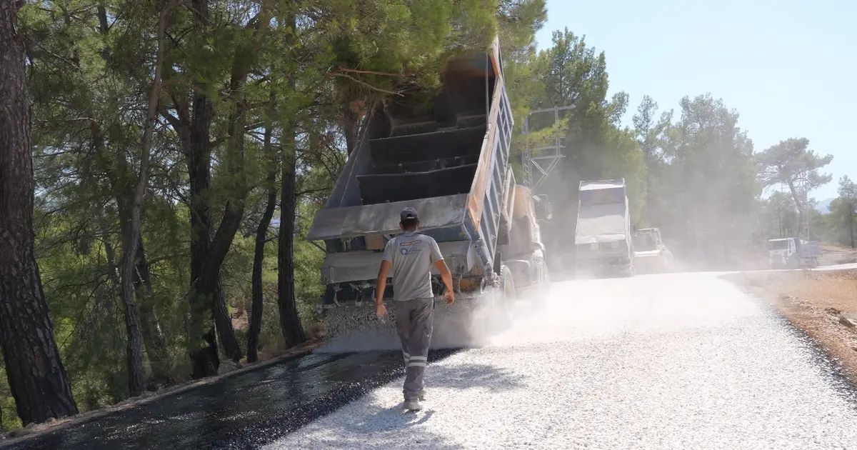 Antalya Kaş’ta 40 yıllık yol yenileniyor