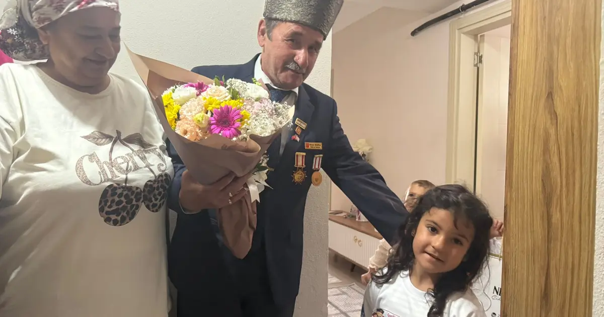 Sakarya Karasulu SGM’li miniklerden gazilere anlamlı ziyaret