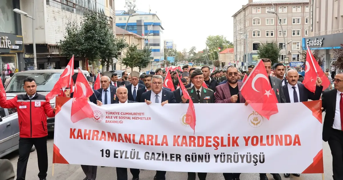 Erzurum’da gaziler için anlamlı yürüyüş