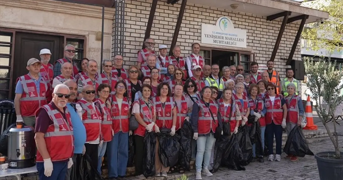 Denizli’de gençler ve büyükler el ele temizlik seferberliği