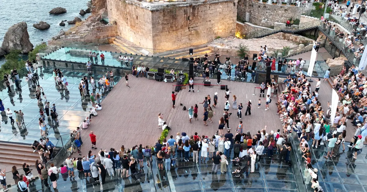 Antalya'da 2 bin yıllık atmosferde sanat ve manzara buluştu