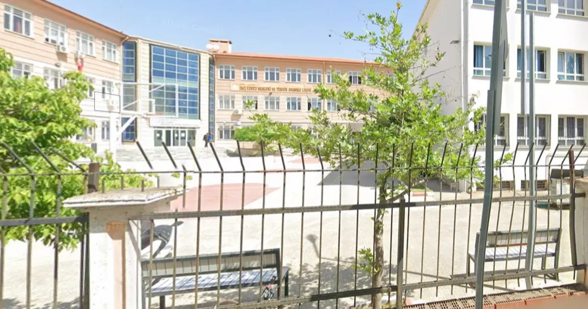 Manisa'da liseye silahlı saldırı! Yaralılar var, saldırgan gözaltına alındı