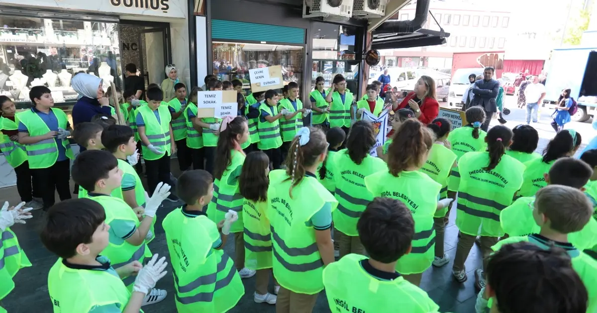 Bursa İnegöl’de temizlik seferberliği çarşıda devam etti