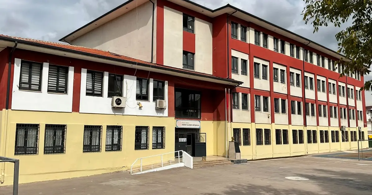 Kocaeli Büyükşehir’den okullara 7,3 milyon TL’lik boya desteği
