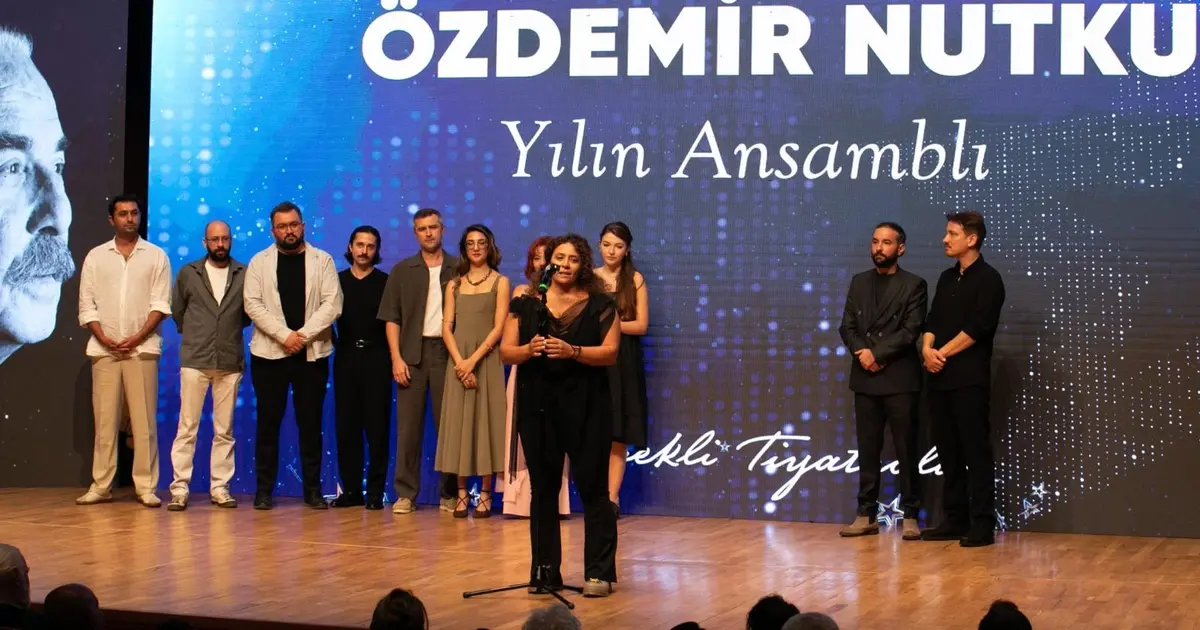 İzBBŞT, Özdemir Nutku Tiyatro Ödülleri’nden dört ödülle döndü