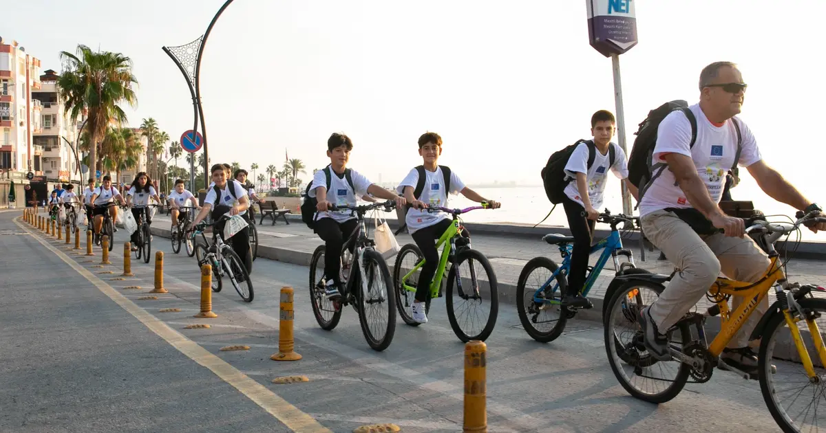 Mersin’de öğrenciler bisikletle okula pedal çevirdi