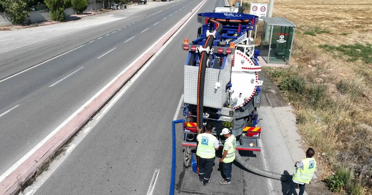 KOSKİ'den Hatıp Caddesi'nde kanalizasyon hattında kapsamlı bakım