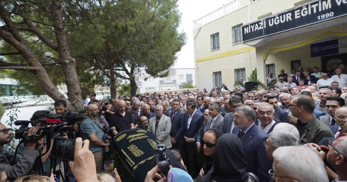 Burhan Özfatura son yolculuğuna uğurlandı