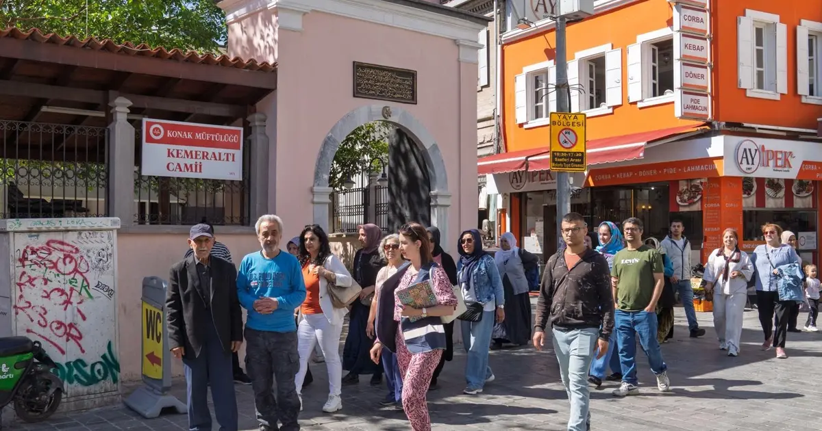 İzmir’in emeklileri kenti keşfediyor