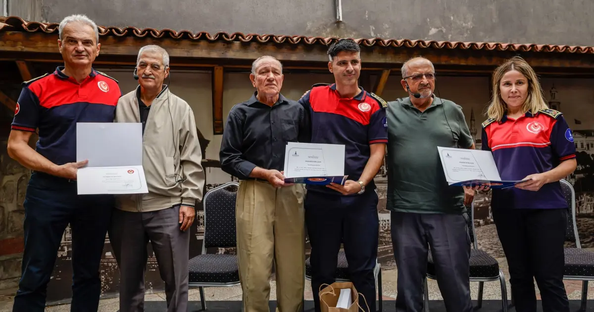 Bir ömürlük itfaiye deneyimi İzmirli gençlere aktarıldı