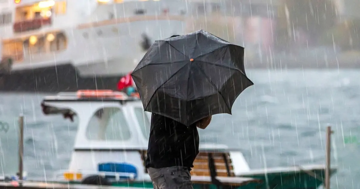 İstanbul için kuvvetli sağanak ve fırtına uyarısı