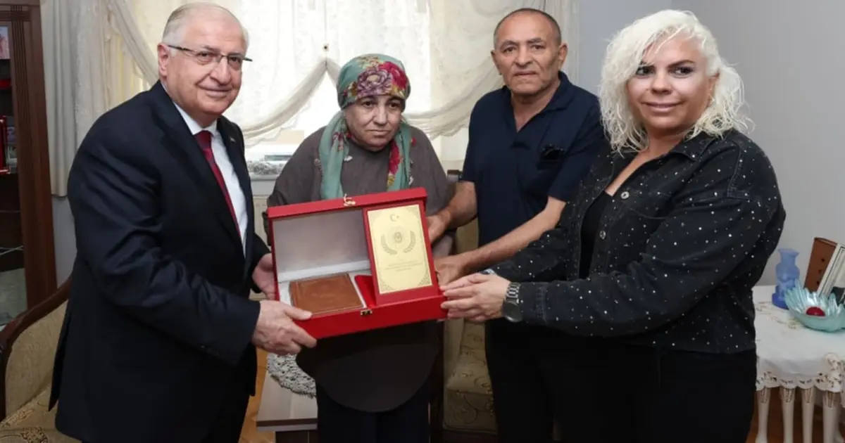 Bakan Güler, şehit Er Alaattin Buluç’un ailesini ziyaret etti - Gündem Haberleri