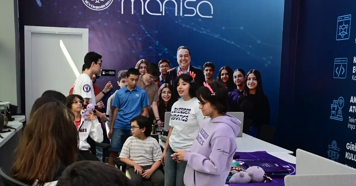 Akademi Manisa’da gençlere robotik ve mühendislik deneyimi
