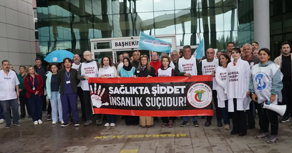 Mudanya’da sağlık örgütleri sağlık çalışanına şiddete karşı toplandı