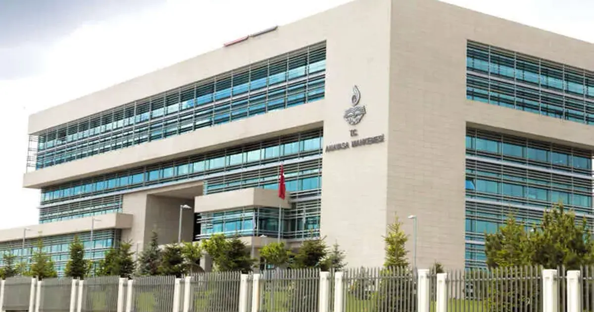 Anayasa Mahkemesi'nden 'Yeni Parti'ye süre!