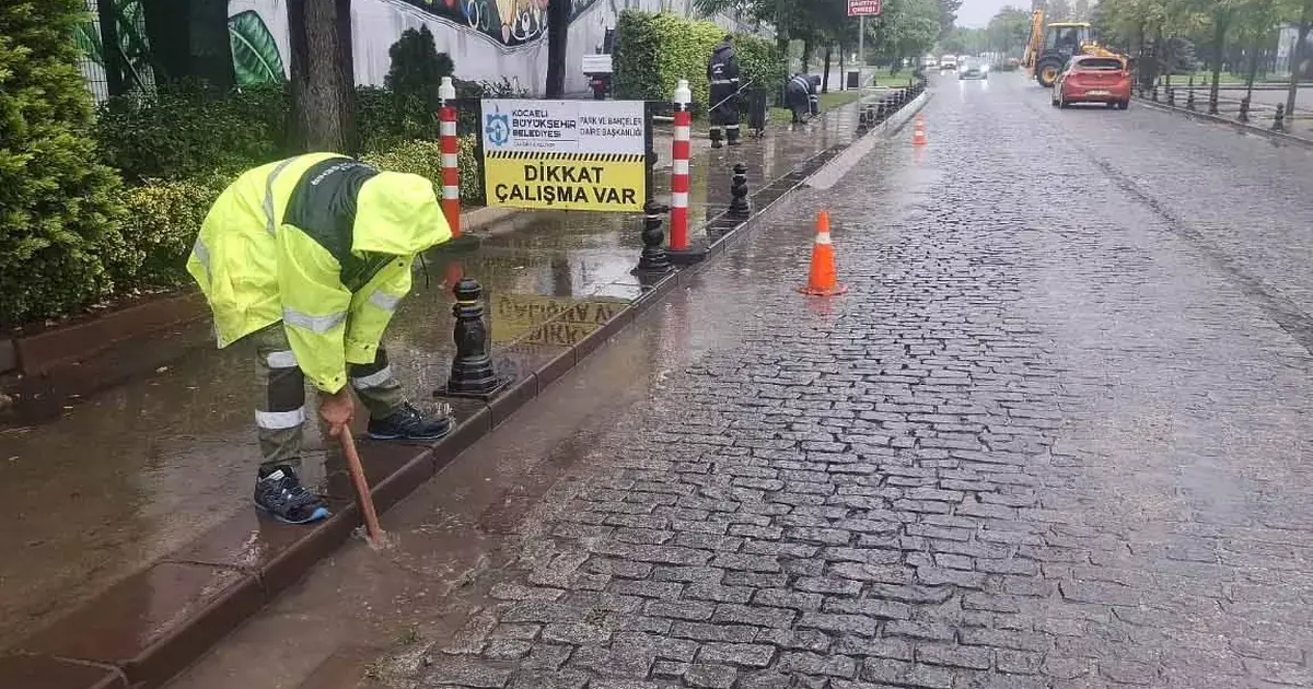 Kocaeli Büyükşehir ekipleri yağışa karşı seferber - Gündem Haberleri