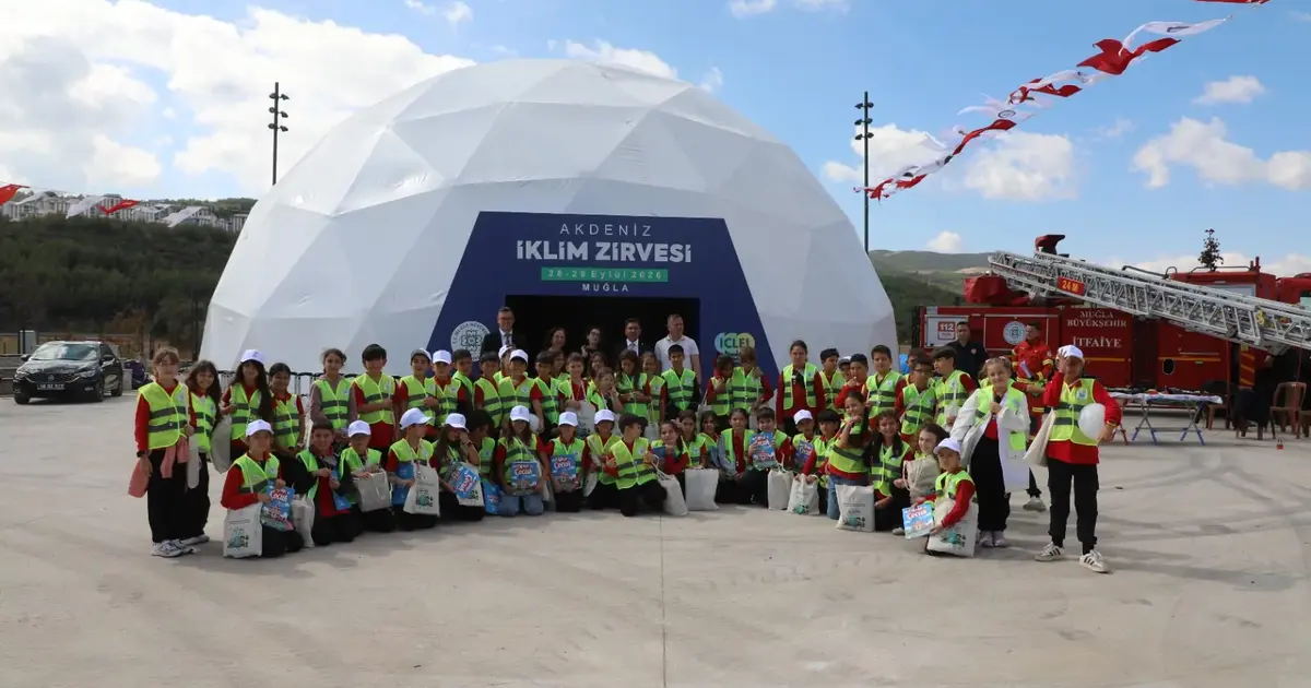“Mavinin Derinlikleri” öğrencilerle buluştu