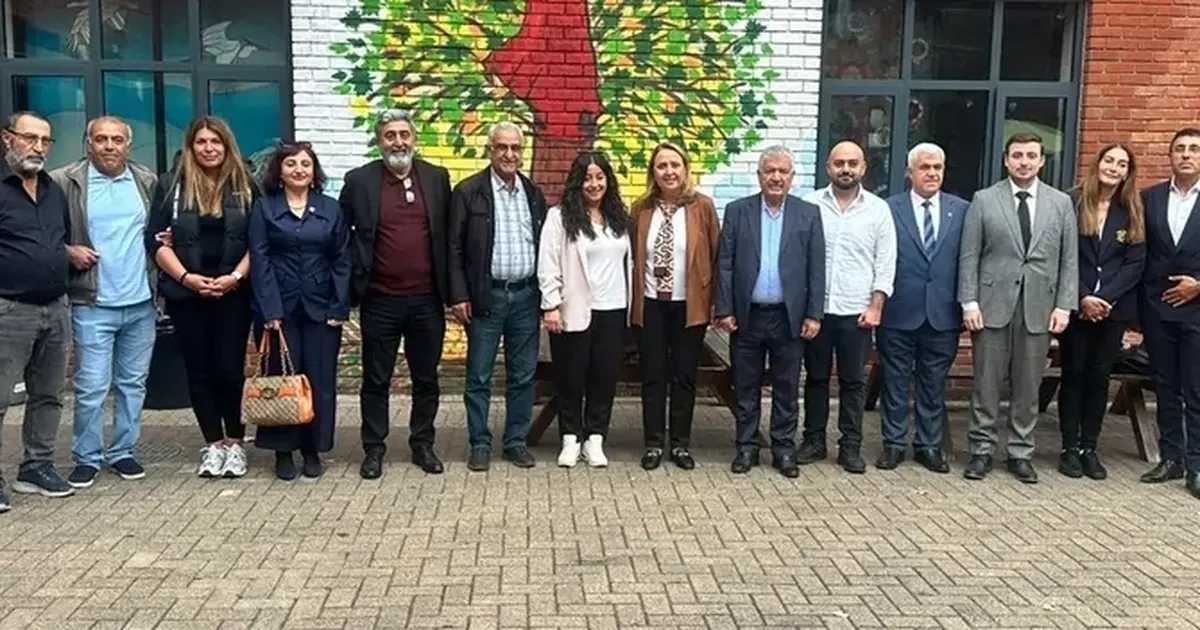 Semra Dinçer Londra’da CHP İngiltere Birliği üyeleriyle buluştu