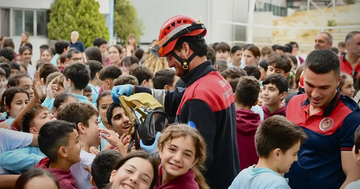 İzmir’de öğrencilere yangın ve afet eğitimi