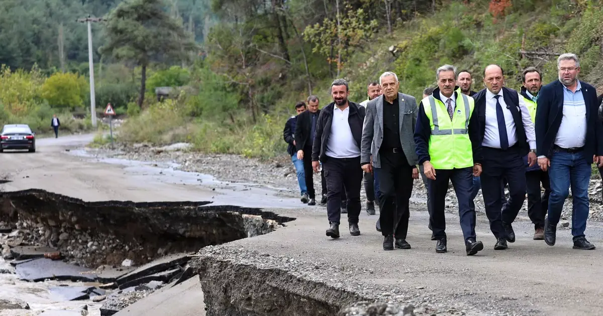 Başkan Alemdar afet mesaisi için Geyve’de... Sel tahribatının izleri siliniyor