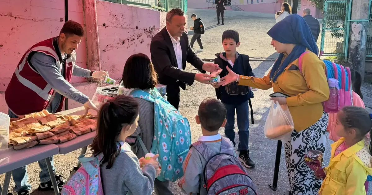 İzmit'te 'Beslenme Saati' desteği sürüyor