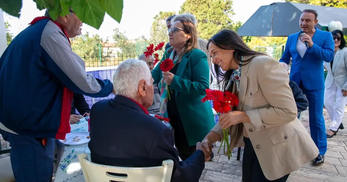 İzmir Güzelbahçe’nin çınarlarına anlamlı ziyaret