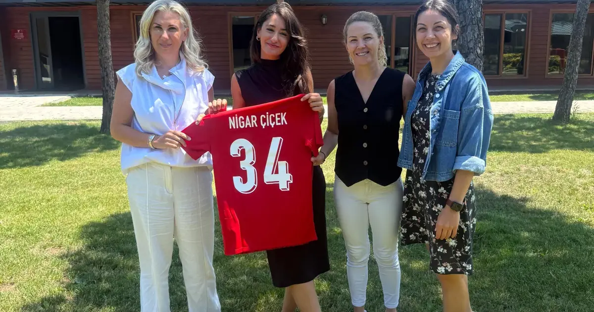 Avrupa’da Türk kadın futbolcular için yeni yapılanma... Avrupa'dan 'ay-yıldız'a uzanan kadın futbolu devrimi